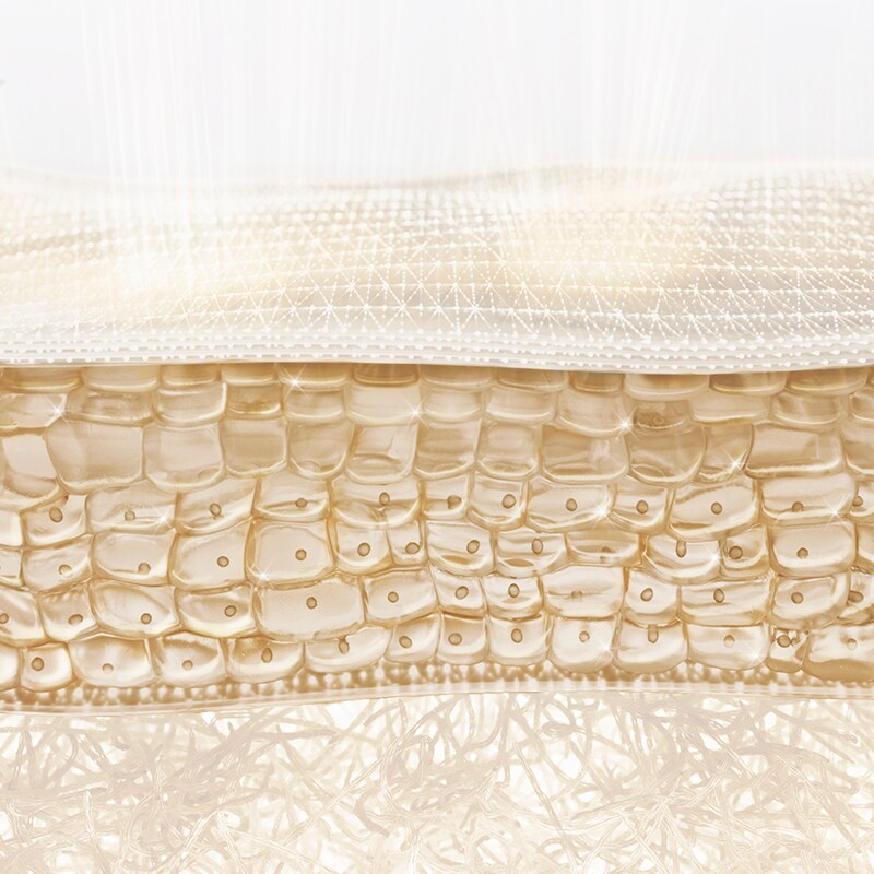 <p style="text-align: center;font-size:25px;line-height:28px;"><strong>STRATUM GRANULOSUM</strong></p>
<p style="text-align: center;font-size:18px;line-height:28px">Stratum Granulosum’da bulunan CLDN1 proteini, cildin genç görünümünü sağlayan nem seviyelerini yenilemeye yardımcı olmak için desteklenir.
.</p>